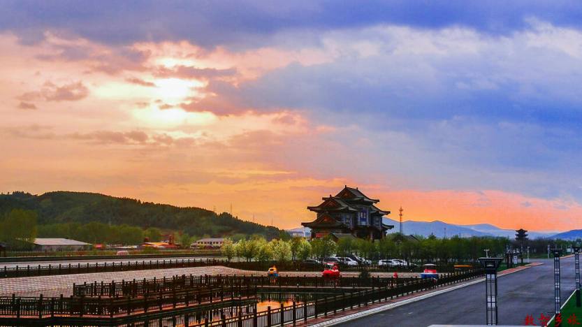 好记影视城牌楼门